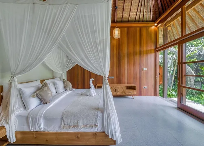Lumira 4br Tropical Retreat In Uluwatu
