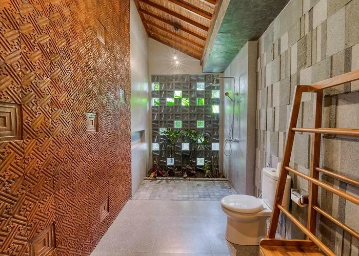Lumira 4br Tropical Retreat In *